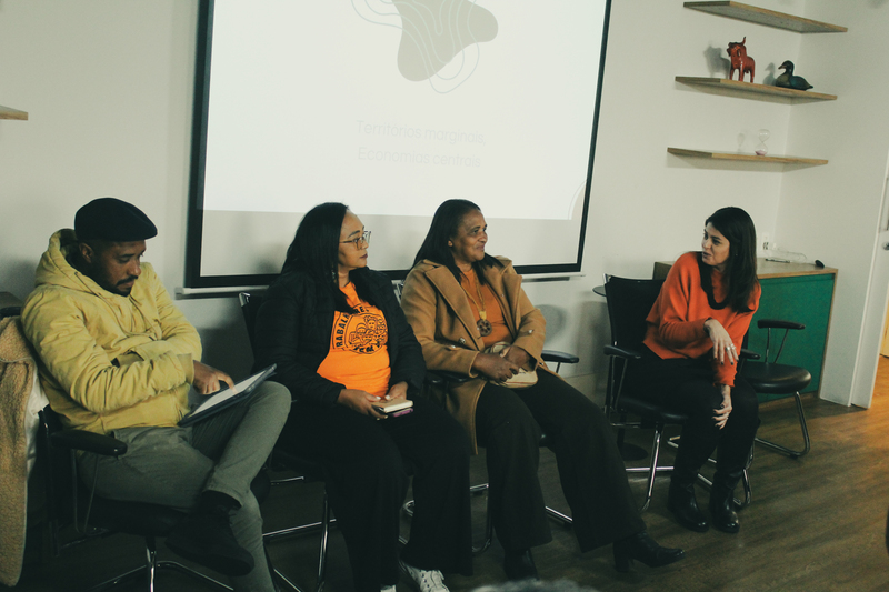 Mesa com Márcio Farias, Gilvânia Gonçalves, Vilma Martins e Mariana Almeida durante o fórum.