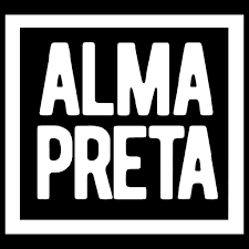 Logo do site Alma Preta. Há um quadrado preto, com uma moldura na cor branca, e o nome do site aparece em caixa alta e na cor branca.