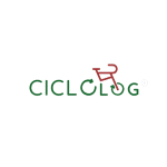 O logo da Ciclolog aparece com o nome da organização em verde. O primeiro O contém uma seta na parte superior, em conjunto com o segundo O, as duas letras formam rodas de uma bicicleta que é desenhada na cor vermelha.