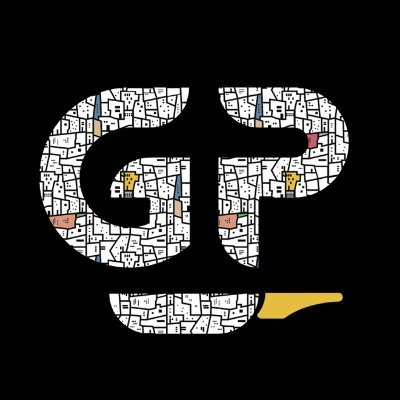 O logo do Gastronomia Periférica aparece sobre um fundo preto. As letras G e P aparecem estilizadas e compostas por desenhos de casas que simulam uma comunidade em um morro. Aparece abaixo o desenho de uma faca cujo cabo é amarelo e que tem a lâmina composta pelo mesmo padrão imagético das fontes.