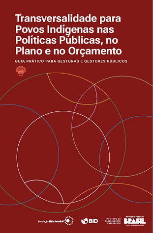 Trata-se da capa do guia 'Transversalidade para Povos Indígenas nas Políticas Públicas, no Plano e no Orçamento'. O material contém predominância de tonalidade grená, um ícone de uma liderança indígena - com um cocar - e detalhes gráficos com linhas parcialmente esféricas e multicoloridas.